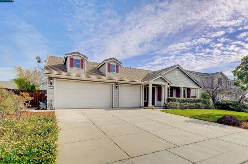 33 Calla Ct, Oakley, CA 94561-1813