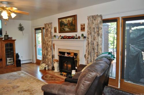 140 Tamms Rd, Middletown, NY 10941-3612