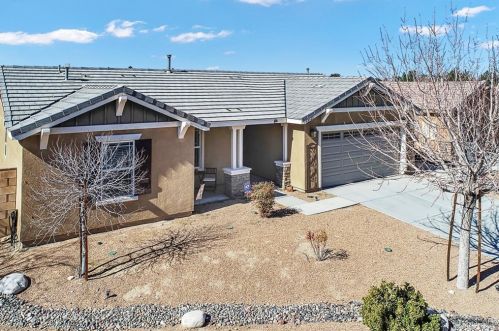 43123 Fleetwood Dr, Lancaster CA 93535-5213 exterior