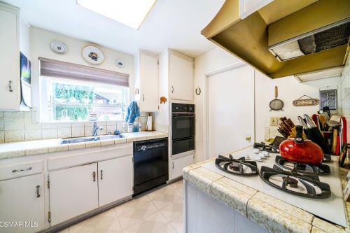 1405 Sorrel St, Simi Valley CA  93065-3338 exterior