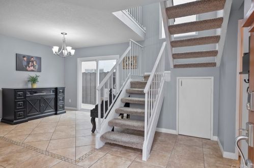 26933 Terri Dr, Santa Clarita, CA 91351-4821