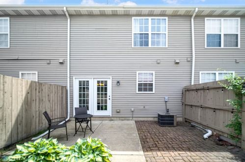 11818 Broadway, Crown Point IN  46307-8877 exterior