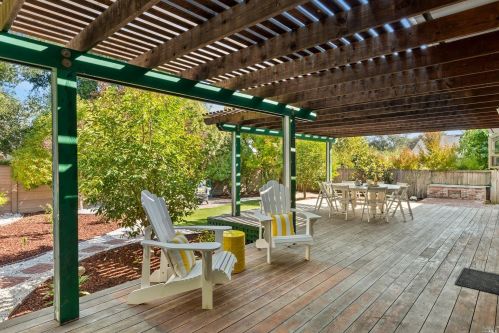 479 Pleasant Hill Ave, Sebastopol, CA 95472-3210