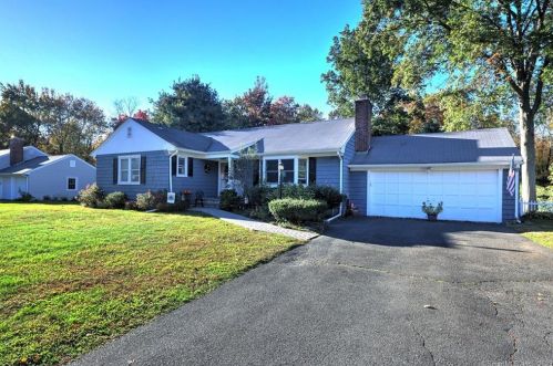 2 Morningside Ter, Bridgeport, CT 06611-3803