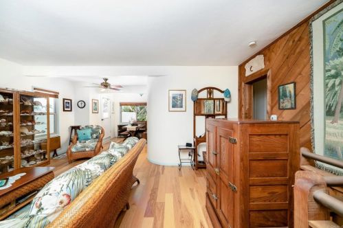 4438 Pescadero Ave, San Diego CA 92107-3629 exterior