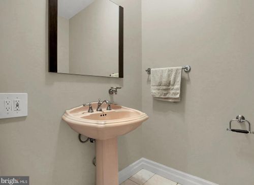 3655 Derry St, Harrisburg PA 17111-4354 exterior