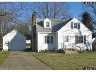3279 Hermosa Dr, Youngstown, OH 44511-2207