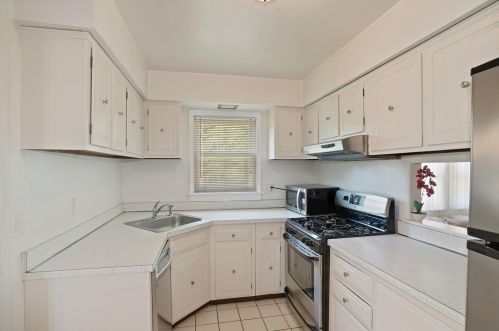 412 Valley Way, Bricktown NJ  08723-4914 exterior