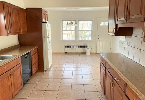 190 Babbitt Rd, Bedford Hills NY  10507-2068 exterior