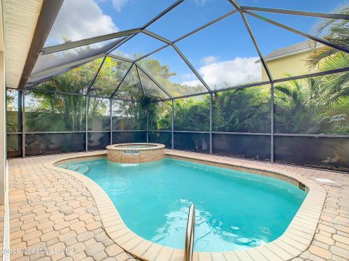 893 Killarney Ct, Merritt Island, FL 32953-8065