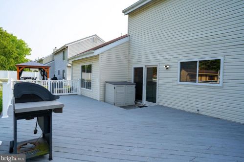 9 Heatherfield Way, Dover DE  19904-9752 exterior