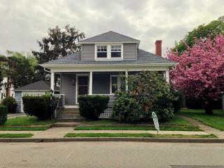 60 Essex St, Cranston RI  02910-2710 exterior