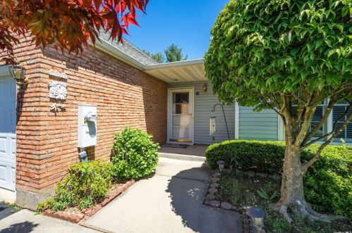 35 Standish Dr, Mount Sinai NY  11766-2621 exterior