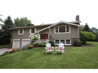 3230 Shadyview Ln, Minneapolis, MN 55447-1142