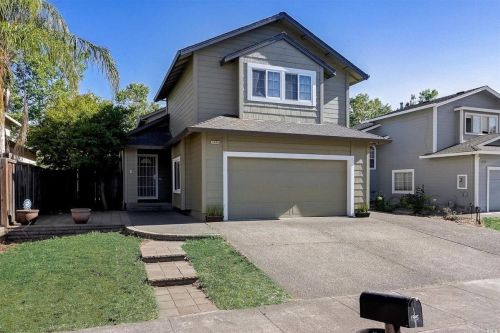 1945 Seville St, Santa Rosa, CA 95403-8121