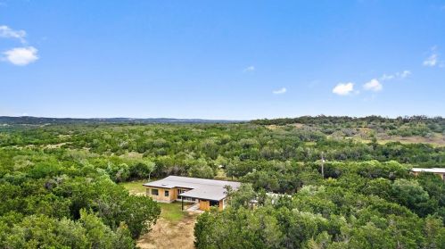 1906 Prochnow Rd, Mount Sharp, TX 78620-4857