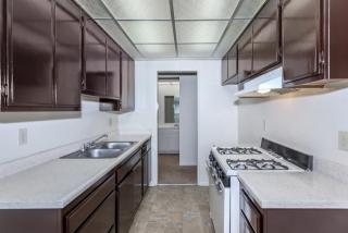 301 Vineyard Ave, Oxnard CA  93036-2071 exterior