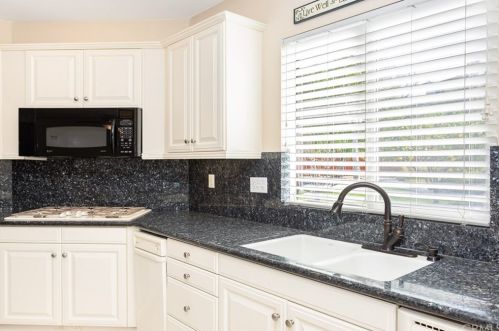 17089 Bluff Vista Ct, Riverside CA 92503-8715 exterior