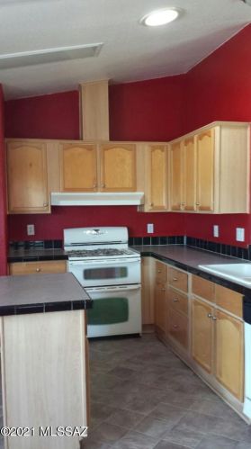 8963 Valgrind Ln, Tucson, AZ 85743-7911