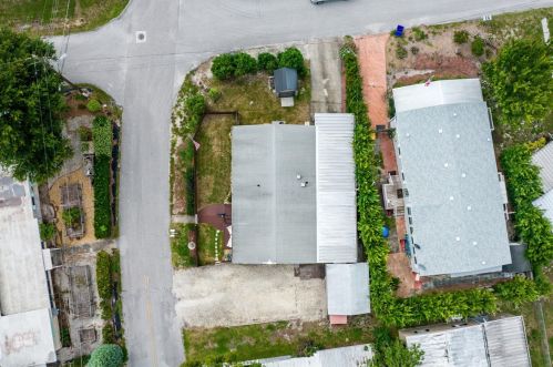 1525 Pleasant St, Tavares FL  32778-4001 exterior