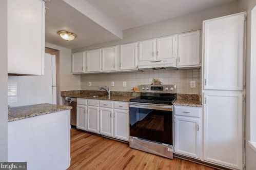 6456 Blarney Stone Ct, Springfield VA  22152-2108 exterior