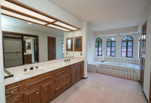 1129 Sugarbush Dr, Vista CA  92084-6605 exterior