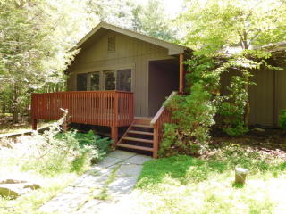 142 Blue Ridge Dr, Canadensis, PA 18325-7703