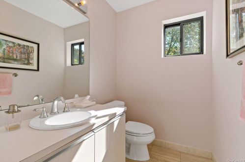 142 Stone Oaks Dr, Hartsdale NY  10530-1160 exterior