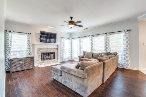 2104 Stevenson Ln, Lewisville TX  75028-3739 exterior