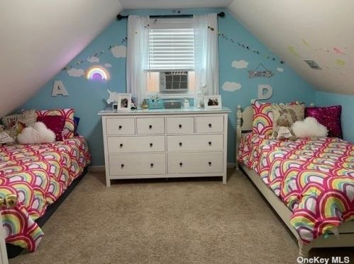 190 31 St, North Lindenhurst NY 11757-3216 exterior