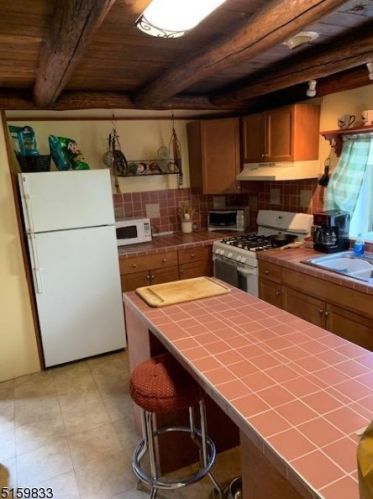 74 Pinecliff Lake Dr, West Milford Lakes NJ  07480-1381 exterior