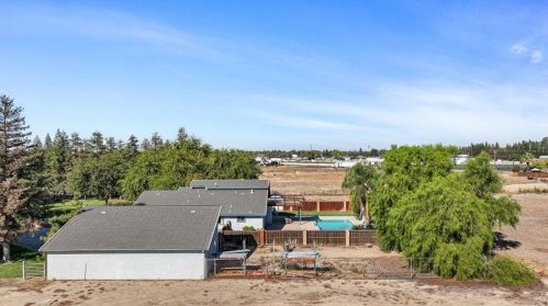 1812 Golf Rd, Turlock CA  95380-9746 exterior