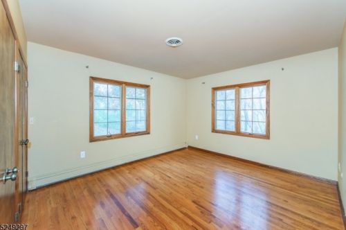 5 Round Hill Ter, Kinnelon NJ  07405-3217 exterior