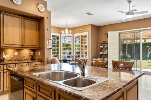 824 Avenida Palmas, Palm Springs CA  92262-5708 exterior