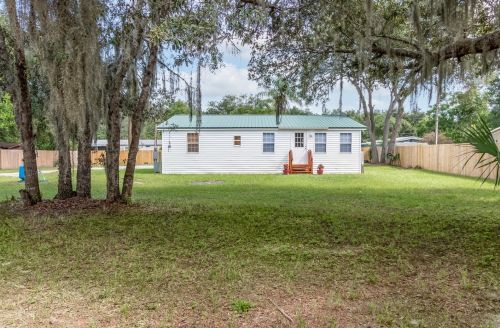 19545 12th St, Umatilla, FL 32784-8084
