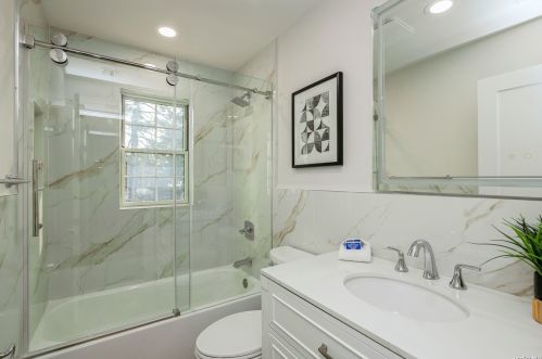 57 Bobwhite Ln, Hicksville NY  11801-4520 exterior