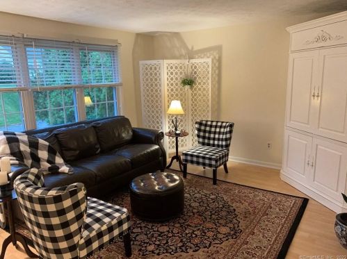 35 Caswell Ave, Bristol CT  06010-6804 exterior