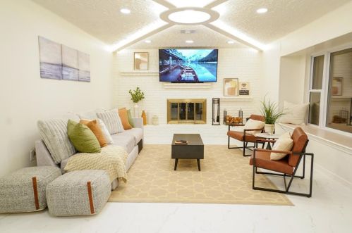 463 Old Hickory Dr, Conroe TX  77302-3077 exterior