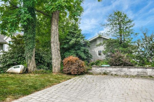 29 Argyle Dr, Northport, NY 11768-1002