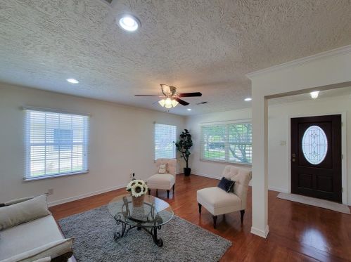1117 Sheffield St, Bellaire, TX 77401-2320