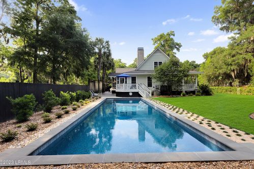 12 Four Winds Ave, Beaufort, SC 29907-1795
