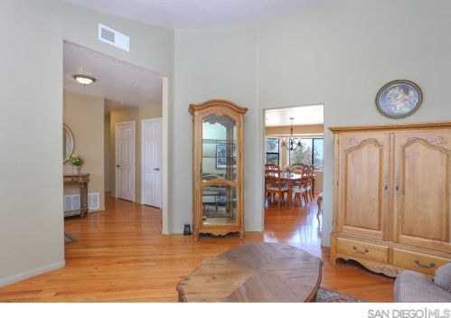 1529 Montecito Vis, Alpine CA  91901-2317 exterior