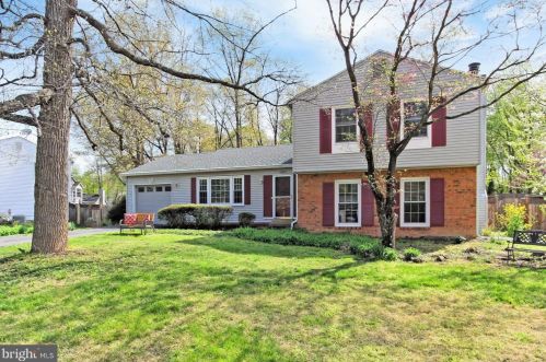 12413 Kings Lake Dr, Herndon, VA 20191-1611