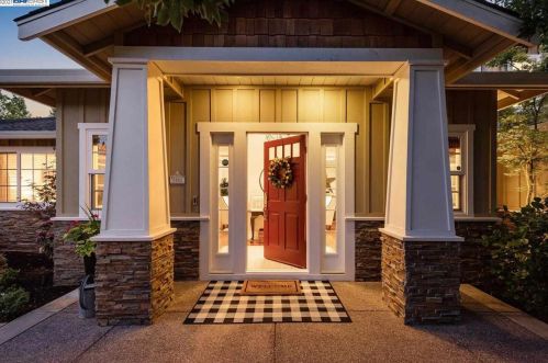 28 Mariposa Ct, Danville, CA 94526-3916