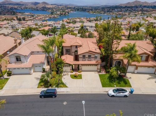 37 Villa Valtelena, Lake Elsinore, CA 92532-0110