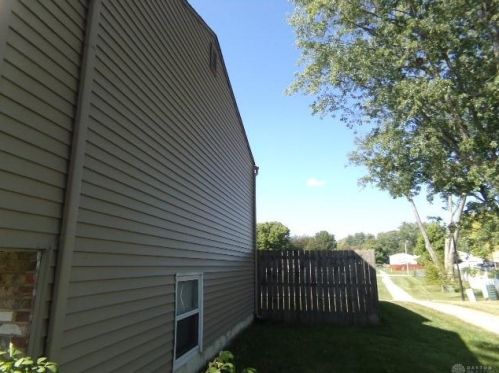 102 Calmont Farm Cir, Englewood, OH 45322-2909