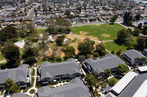 18252 Parkview Ln, Huntington Beach CA  92648-5626 exterior