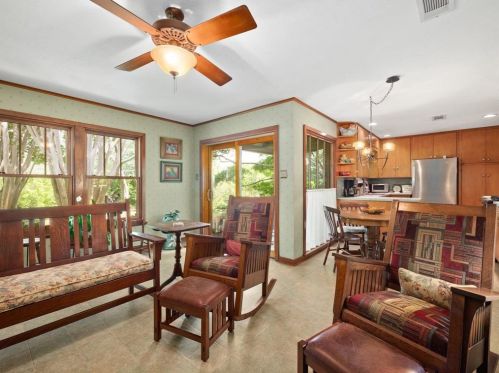 5807 Bullard Dr, Austin TX 78757-4400 exterior