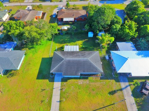 1916 Royal Palm Dr, Fort Pierce, FL 34982-5627