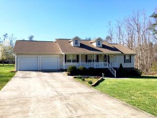 17382 Meadow Creek Rd, Monterey, TN 38574-3550